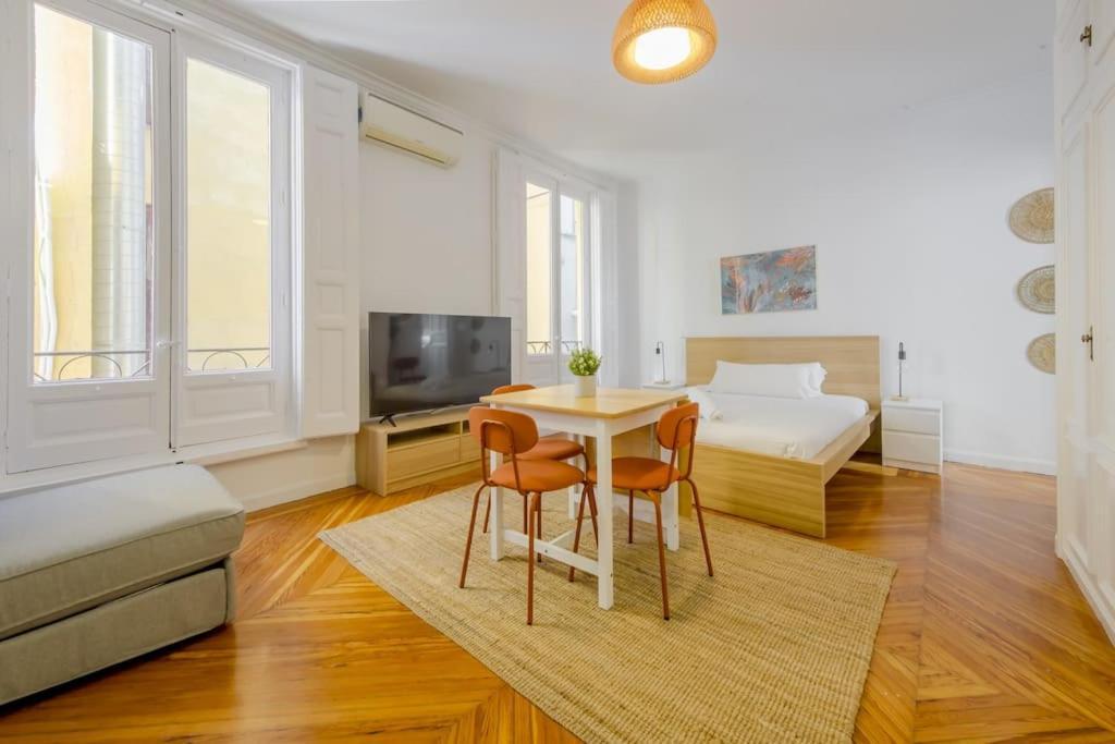 Petite E Chic Loft Para 3 En El Corazon De Madrid Exterior photo