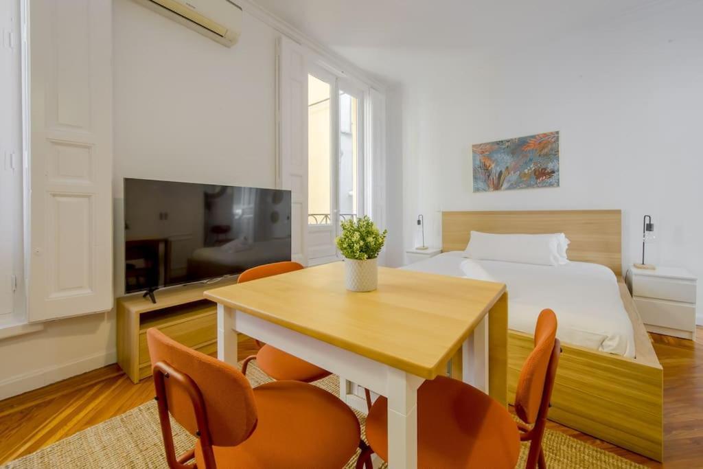 Petite E Chic Loft Para 3 En El Corazon De Madrid Exterior photo